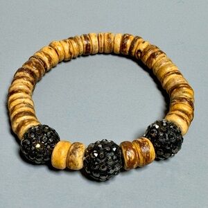 Eᴀʀᴛʜʏ Nᴀᴛᴜʀᴀʟ Wᴏᴏᴅ Bʀᴀᴄᴇʟᴇᴛ ᴡɪᴛʜ Bʟᴀᴄᴋ ʀʜɪɴᴇsᴛᴏɴᴇ ᴇɴᴄʀᴜsᴛᴇᴅ Bᴇᴀᴅs